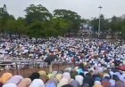 সিলেটের শাহী ঈদগাহে বৃষ্টিতে ভিজে ঈদুল আজহার প্রধান জামায়াত আাদায়
