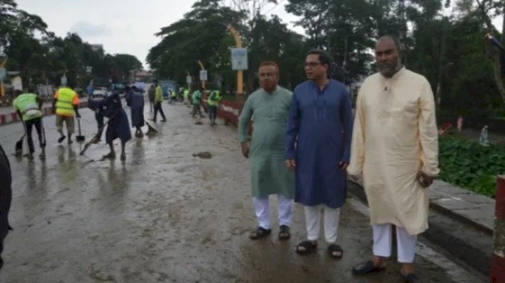 ৮ ঘন্টার মধ্যে বর্জ্য অপসারণের লক্ষ্যে পরিদর্শনে সিসিক প্রশাসক